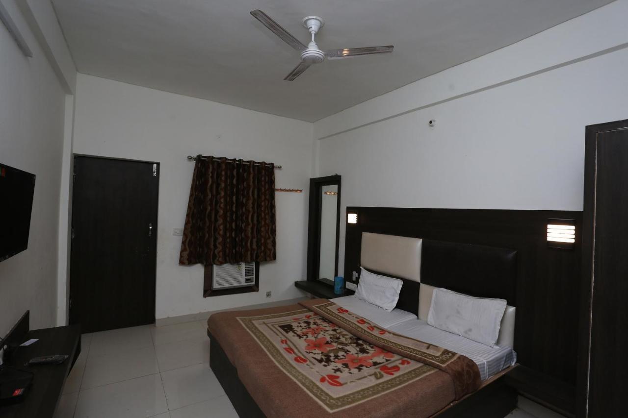 Hotel Shyam Palace Agra  Ngoại thất bức ảnh